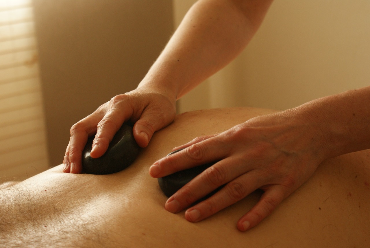 Hot Stones Massage bij Montira Thai Massage & Spa